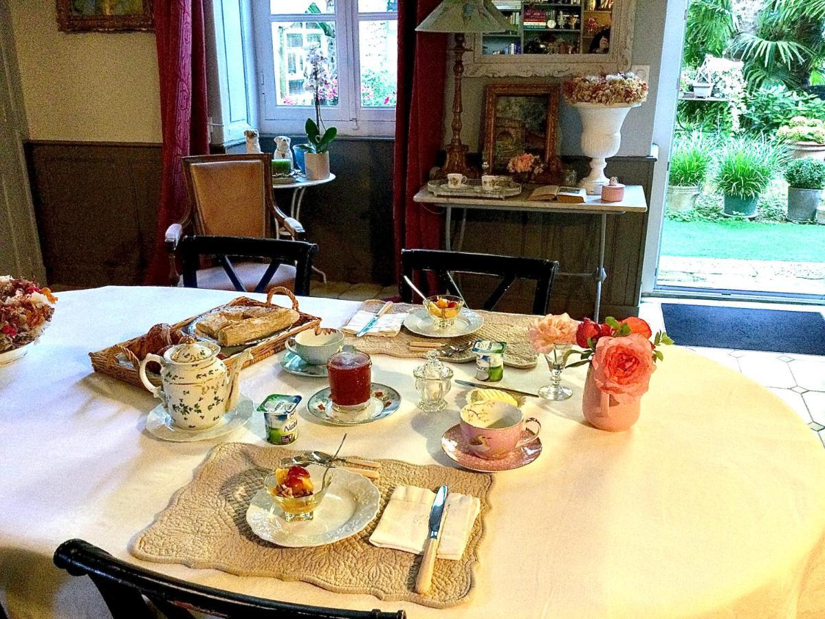 Bed and Breakfast L'Orangerie Du General Сен-Жан-д'Анжели Экстерьер фото